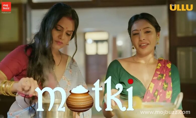 Two woman talking with each other in Matki Ullu Web Series